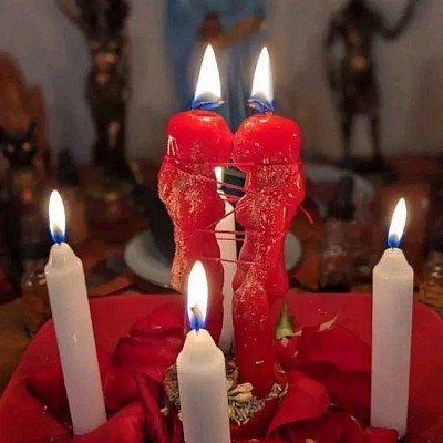 Depuis plusieurs mois ou années, vous vivez avec l’âme sœur ou quelqu’un que vous aimez. Tous ces temps passés de relation merveilleuse, avec votre être aimé, ces moments privilégiés que vous vivez ensemble, ces moments de rêve de votre vie, ces moments inoubliables, d’harmonie, de bonheur et d’amour, font partie de votre vie quotidienne. Tous ces moments que vous vivez avec quelqu’un que vous aimez le plus au monde, moments que vous ne pouviez imaginer auparavant, sont pourtant bien réels. Dans ce grand amour, les projets se dessinent avec confiance, dans le but d’avancer dans la vie, de fonder une famille, de continuer à construire dans la confiance. C’est pour cela que je vous dis que l’amour est la plus belle chose qui puisse vous arriver dans la vie! Pourtant, peu à peu ou subitement, la personne que vous aimez le plus au monde à commencé à changer son comportement, à prendre ses distances, à s’éloigner de vous, et s’apprête même à briser ce bonheur. Vous ne comprenez pas ce qui vous arrive. Alors, tout s’écroule autour de vous. Personnellement, je souhaite que les gens vivent dans le bonheur et l’amour, car je crois bien en l’amour. Dans ces moments difficiles, durs à accepter, il faut se poser la question: pourquoi mon être aimé décide de s’éloigner de tous ces moments de bonheur, avec tout ce que l’on a vécu ensemble? Est-ce dû à l’influence d’un proche, de la famille, ou à un envoûtement? Malgré toutes ces réflexions et les questions que vous vous posez, vous ne trouvez aucune réponse adéquate. Alors, n’attendez plus, car je peux vous aider à solutionner votre cas. Tous ces moments de bonheur vécus seront une force pour moi lors de mes rituels. Cette relation très riche en moments de bonheur, et tous ces moments positifs que vous avez vécu ensemble, serviront de support à mes rituels pour jeter mes sorts d’amour.  Travail rapide, sérieux et garanti.