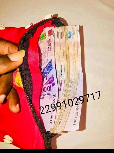Autrefois utilisé par les commerçants, aujourd’hui utilisé par plusieurs hommes d’affaires de partout dans le monde afin d’avoir toujours de l’argent frais sur eux, à tout moment, mêmes dans les périodes difficiles et même en période de guerre. Pourquoi un Portefeuille Magnétisé ? – Le Portefeuille magique attire toujours beaucoup d’argent – Le Portefeuille magique est toujours bourré de billets de banque – Le Portefeuille magique rend très riche, prospère et puissant – Le Portefeuille magique est sans totems et sans sacrifices Les personnes qui vous diront que « le portefeuille magique » c’est une pratique Mystique ou Satanique possèdent elles-mêmes 1 ou 2 Portefeuilles, des portefeuilles qui leur procurent quotidiennement de l’argent frais, des billets de banque neufs afin de vivre mieux, heureux et riche. Vous ne pouvez pas vous fier aux conseils de toute personne qui se dit être votre ami. Vous devez savoir que les personnes et surtout ceux qui sont riches ont leurs secrets qu’ils ne vont jamais vous dévoiler de peur de se voir dépasser par les autres financièrement. Comment fonctionne alors un Portefeuille Magnétique ? Comment attire-t-il l’argent ? Grâce à sa puissance magnétique métaphysique qui est chargée dans un portefeuille magique multiplicateur de billet, votre Portefeuille aura le pouvoir, le magnétisme et toutes les énergies nécessaires pour attirer les billets de banque de votre pays comme l’aimant attire le fer. Ce n’est pas un fait nouveau, cela existe depuis très longtemps dans plusieurs pays du monde. Avec votre Portefeuille vous aurez toujours de l’argent sur vous jusqu’à la fin de votre vie. Même dans des situations difficiles, même en situation de guerre, vous aurez toujours des billets de banque remplis dans votre Portefeuille, de l’argent liquide que vous pourrez utiliser pour vos dépenses. Si vous avez déjà tout essayé, que votre problème est très compliqué, je serais là pour le résoudre. Les travaux occultes seront d’une plus grande ampleur et un devis vous sera proposé. Veuillez me contacter