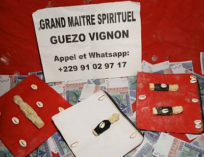 Le portefeuille magique est un portefeuille doté de pouvoir surnaturels lui permettant de vous rendre très riche en très peu de temps. Pour avoir plus d’informations sur ce portefeuille il faut me contacter dès maintenant.